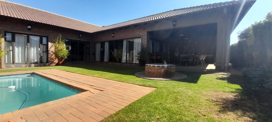 4 Bedroom Property for Sale in Wilkoppies North West